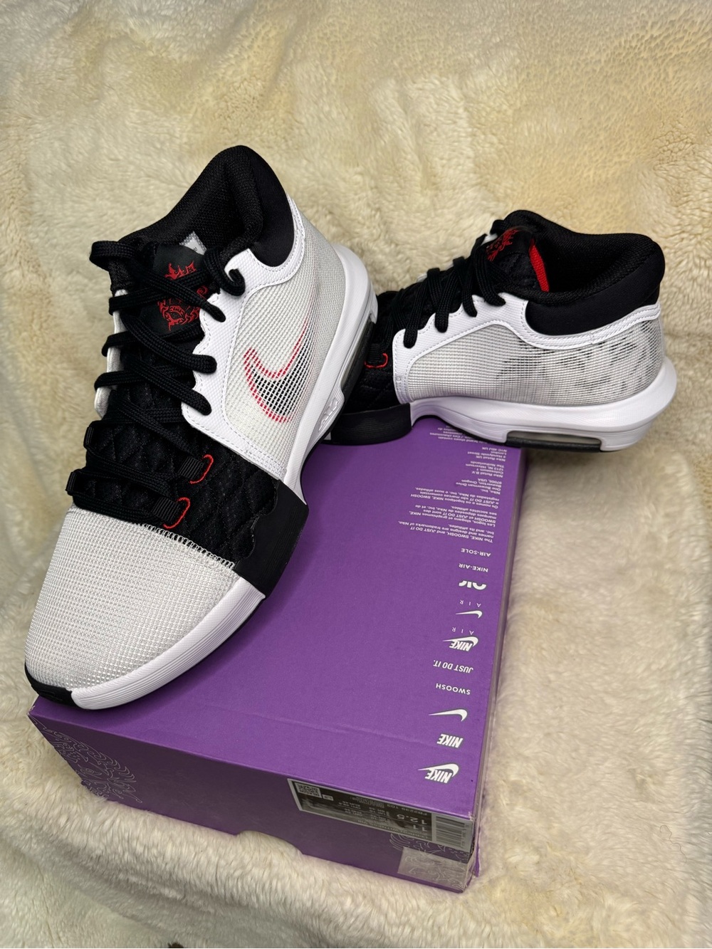 New in Box ☑️ LeBron Witness VIII - Men’s size 11 / Women’s size 12.5